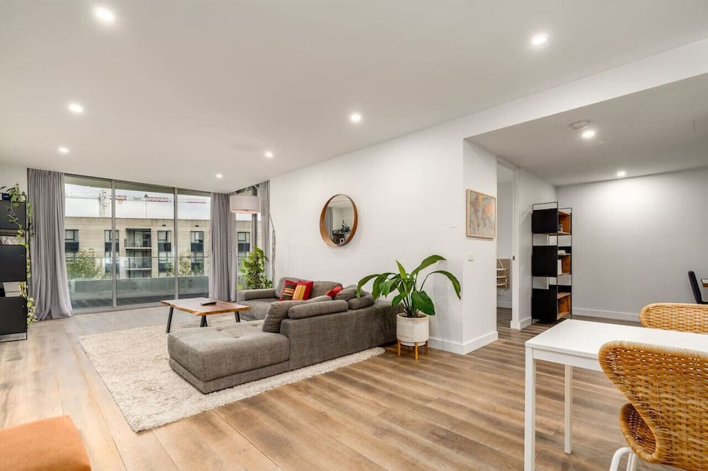 Capital Hill Apartment | New to VRBO: Spacious APT, 8 mins to Old Parliament House!