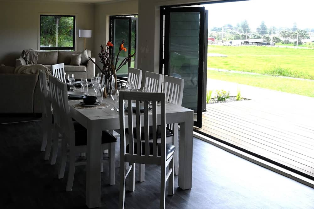 Waitomo District House | Mee ‘N G’s Boat Shed Marokopa’s finest luxury stay!