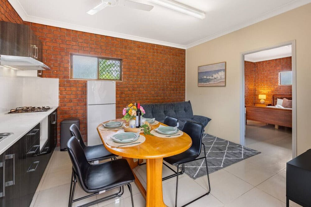 Robertson House | 1 Bedroom Comfy Unit Sleep 3 close to mall and bus