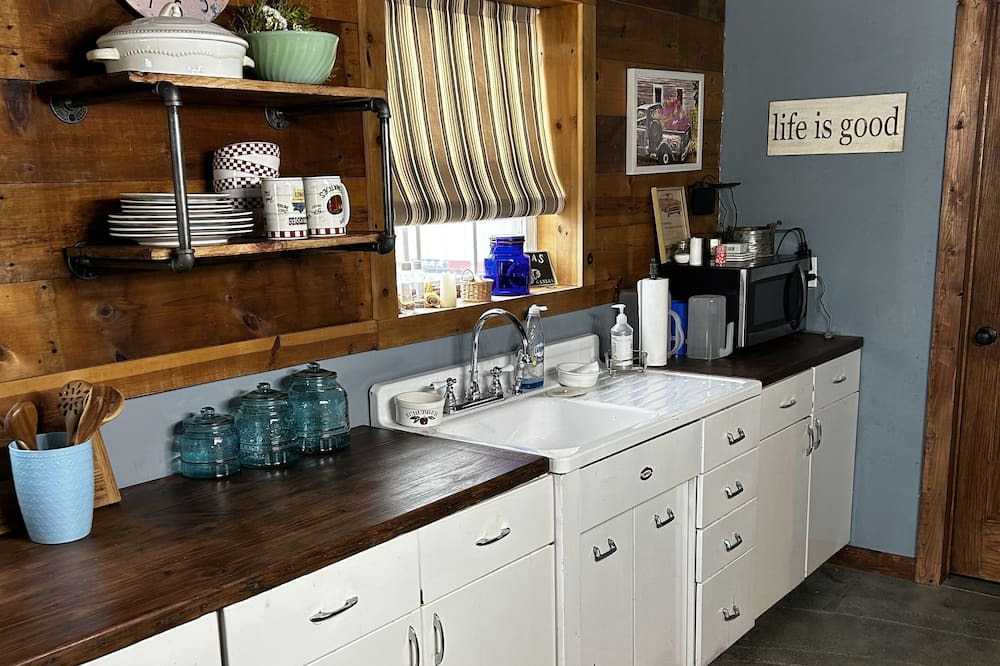 Gypsum Apartment | Cozy, quiet retreat! Enjoy small town living