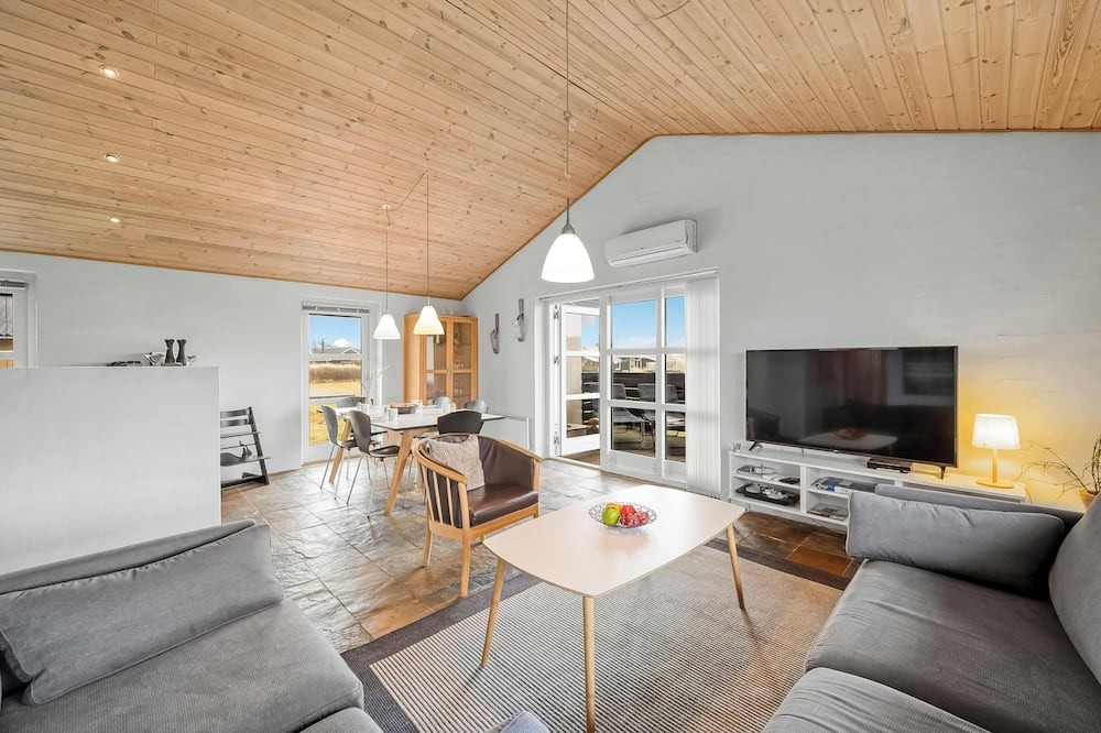 Nørre Lyngvig Cottage | 4 bedroom accommodation in Hvide Sande