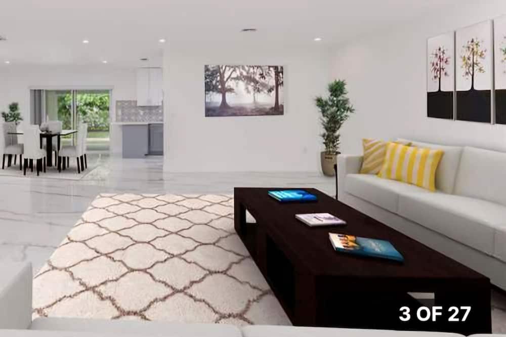 Pinecrest House | Pinecrest Home Newly updated. Best location.