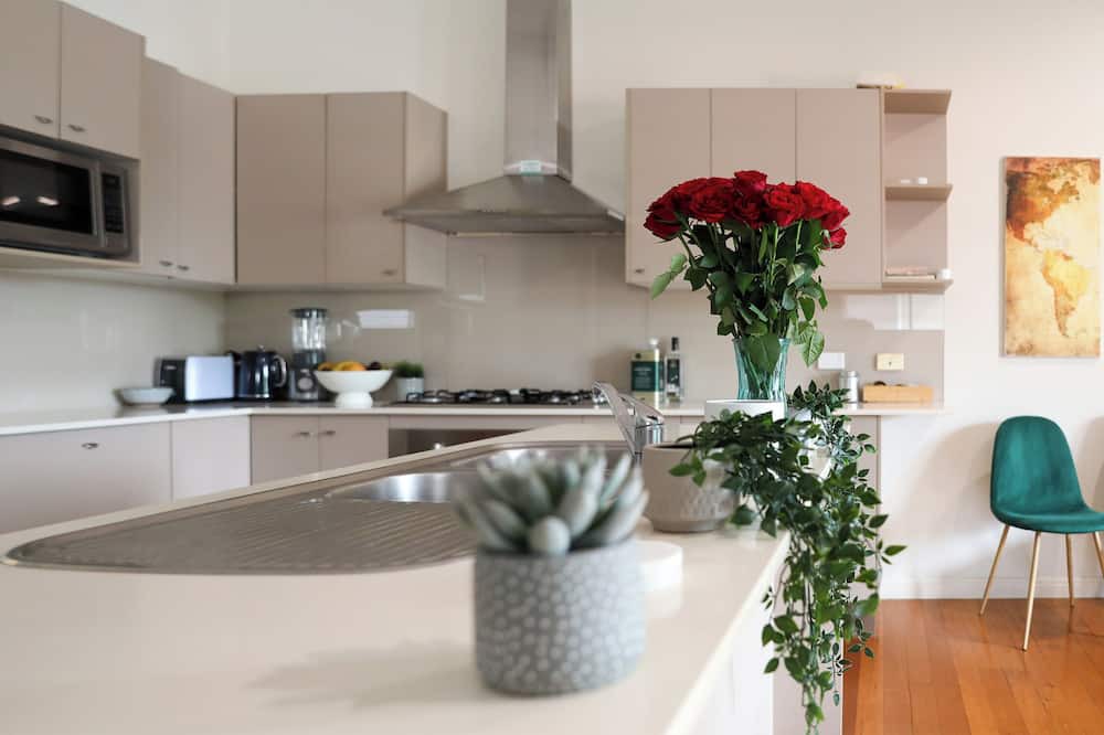 Stafford House | Large double story, close to Brisbane CBD in a gorgeous leafy inner north suburb