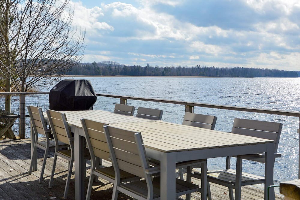 Tviklippan House | 8 person holiday home in HJÄLTEVAD