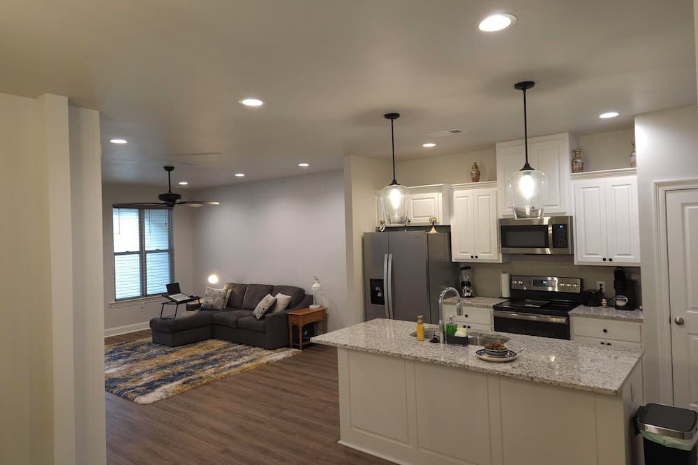 Highlands - Perkins House | Down Home Lodging in BTR