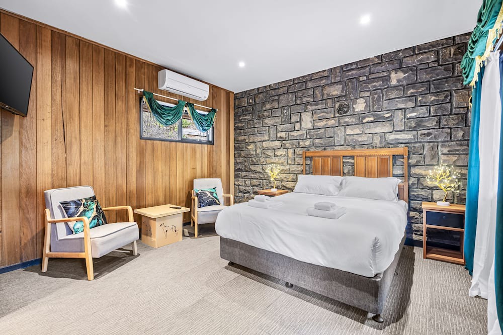 Emerald Apartment | Little Cherry