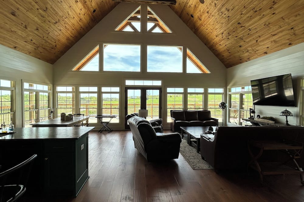 Chaplin Cabin | Luxury in the Country. Chalet Style Cabin on secluded 61 Acres with 3 acre Lake