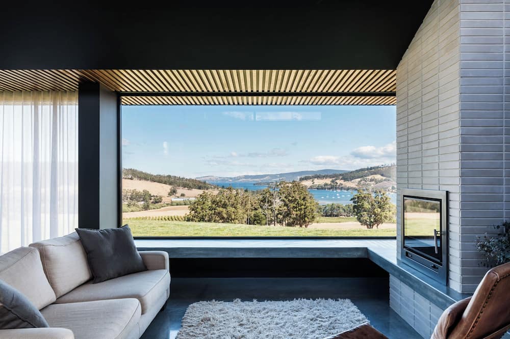 Cygnet House | The Long House, Cygnet Tasmania Stunning views over Port Cygnet.