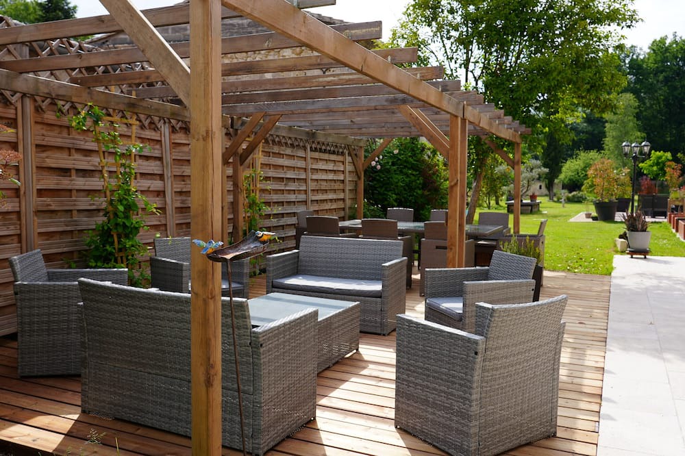 Gauriaguet House | Guest House 'Chambre D'hôtes Emeraude' with Shared Pool, Wi-Fi and Air Conditioning