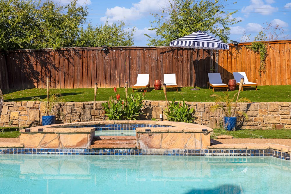 Valley Ranch House | Irving Poolside Paradise!