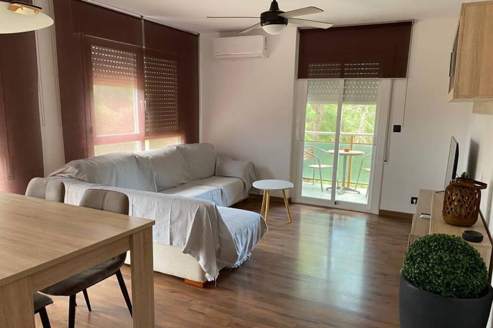 Roquetes Apartment | Apartment 'Casa Mar Touristic House' with Private Terrace, Wi-Fi and Air Conditioning