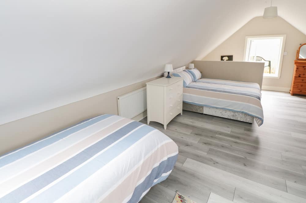 Jamestown Cottage | KILCLARE LODGE, character holiday cottage in Kilclare, County Leitrim
