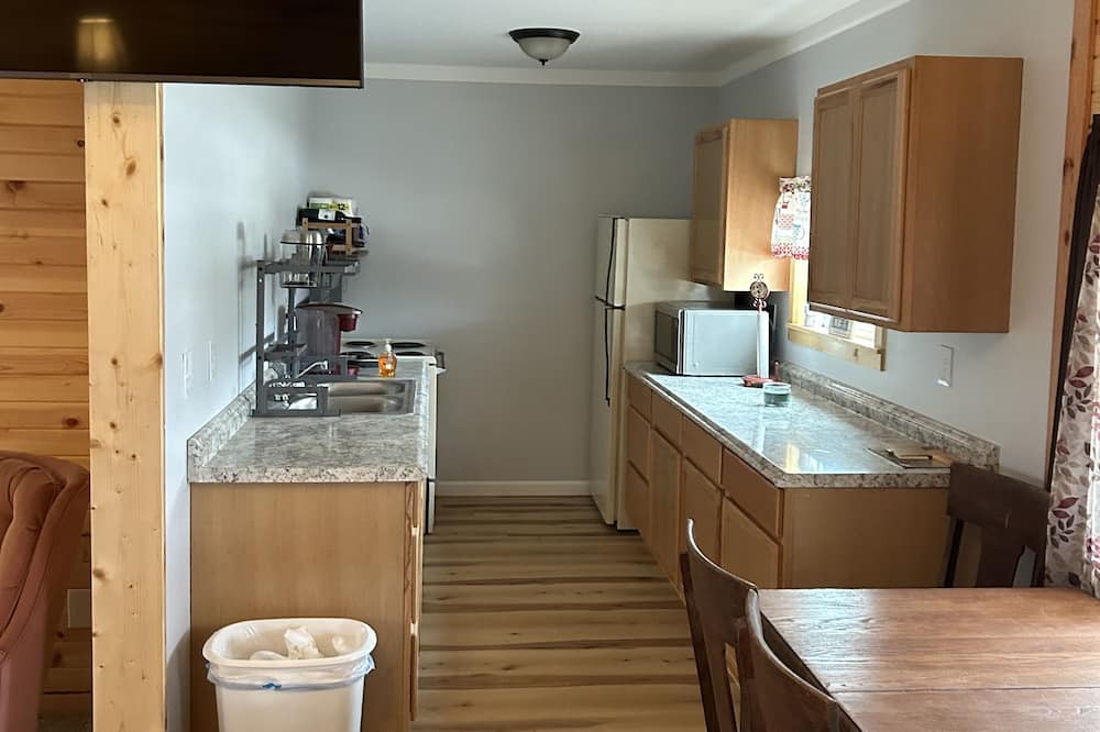 Alton House | Newly built getaway in a small country town