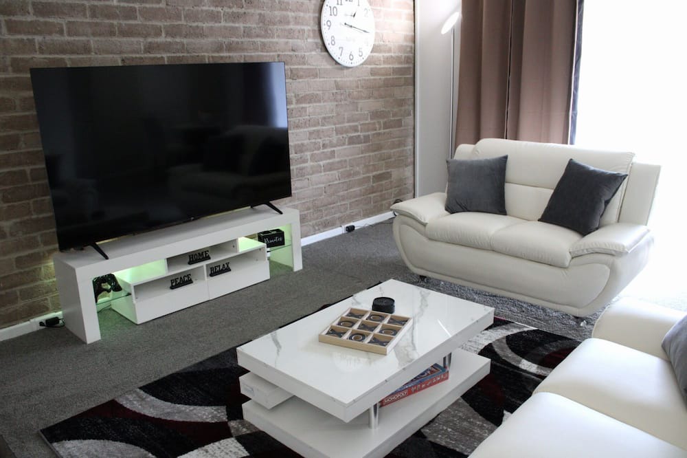 Monroeville Apartment | Your Stonecliffe Escape - Convenient location with a peaceful community feel!