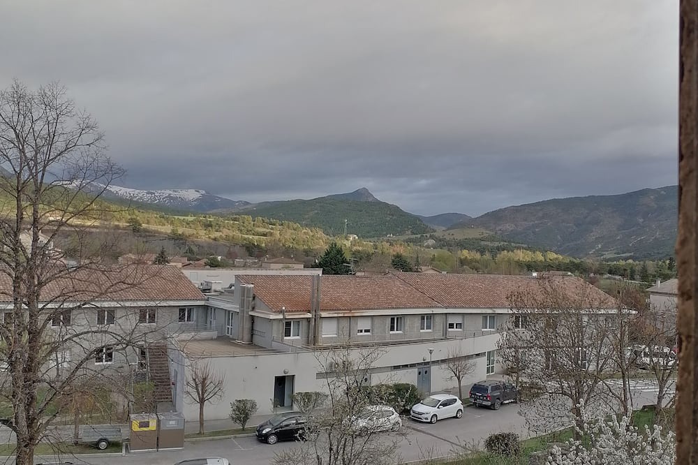 Saint-Andre-les-Alpes Apartment | Appartement Pour 2 Personnes à Louer st Andre les Alpes France Centre Village