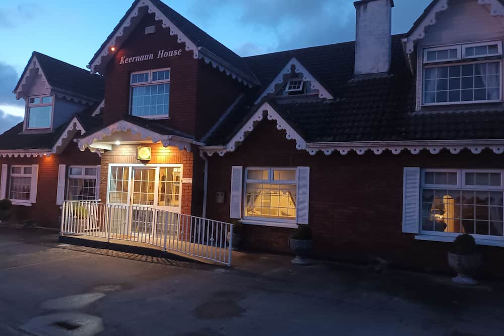 Dundalk House | Keernaun Guesthouse