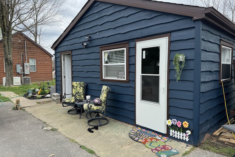 Monticello Cabin | Cozy 1 bedroom cabin with boat slip