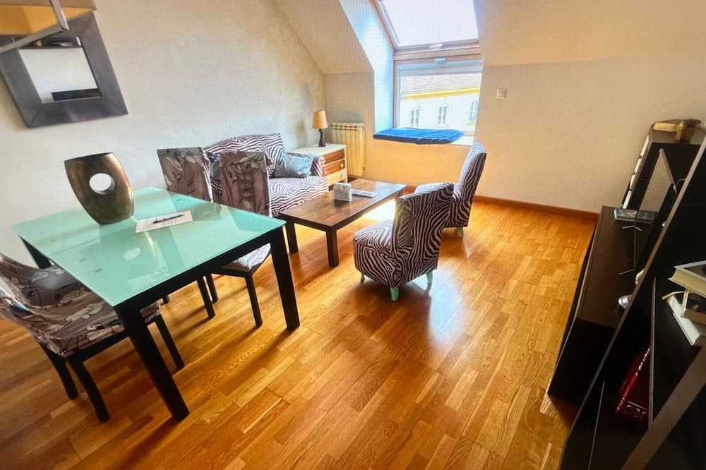 Leon Apartment | 2-bedroom apartment in fantastic León with WiFi