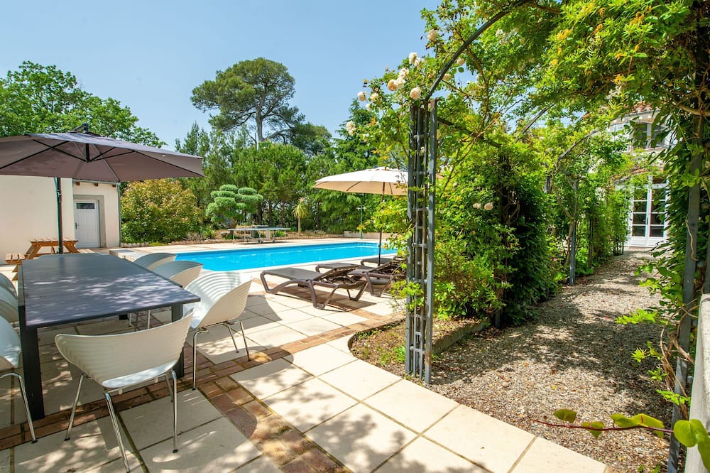 Montreal Villa | Luxury house with pool close to the airport