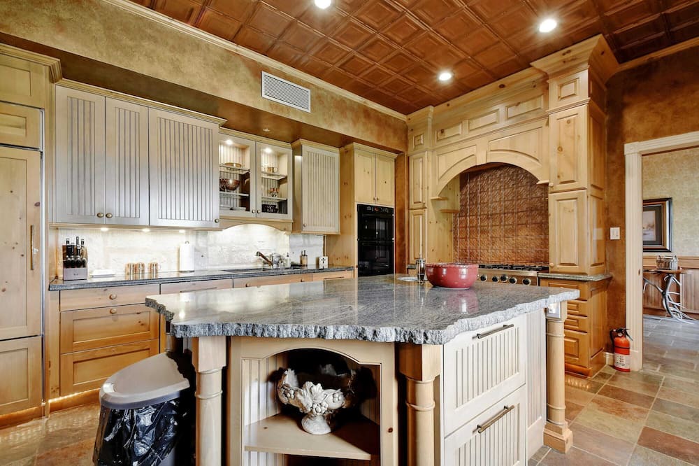 Fredericksburg House | Headwaters Lodge-Firepit-Scenic Views