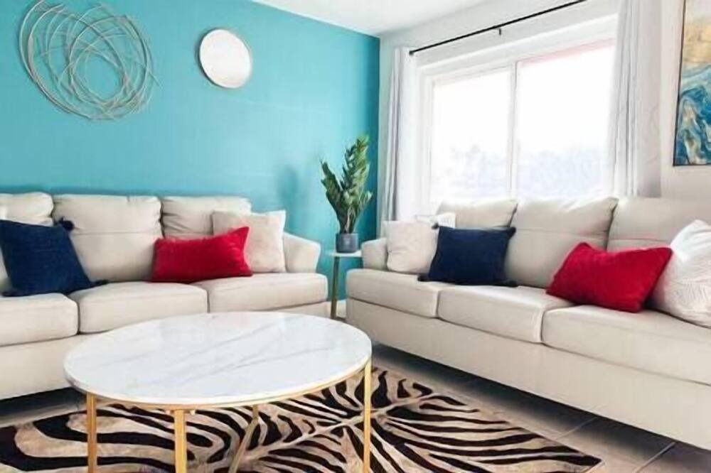 Sunrise Acres House | Comfy Duplex Home | Luxe Modern Family Friendly