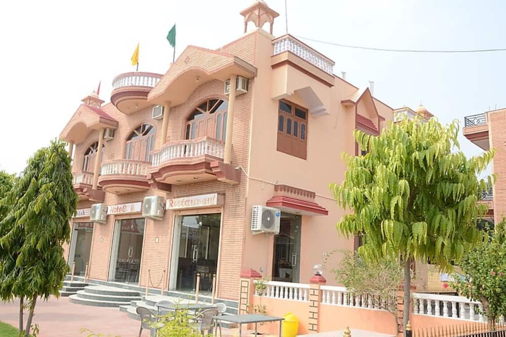 Lachhmangarh Hotel | Hotel Aashish Resort