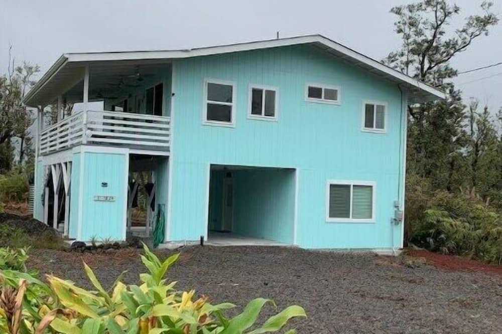 Eden Roc House | The Ohana House ByVolcano N Park 2BR 3QBeds 4Cots