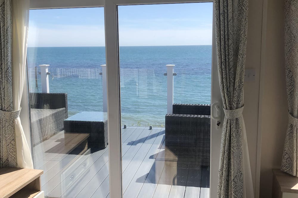 Holworth Cabin | Willow - Creek Caravan Park Ringstead - Dog Friendly