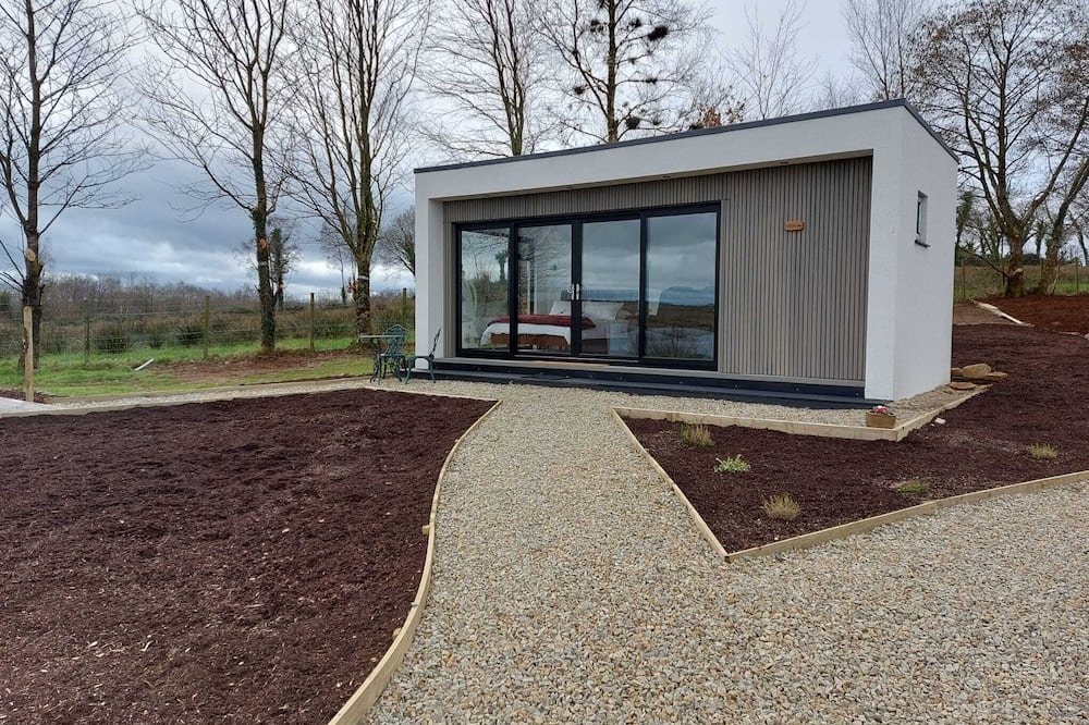 Enniskillen Cabin | LakEscape -- Luxury Waterfront Self Catering Cabin - ROMA