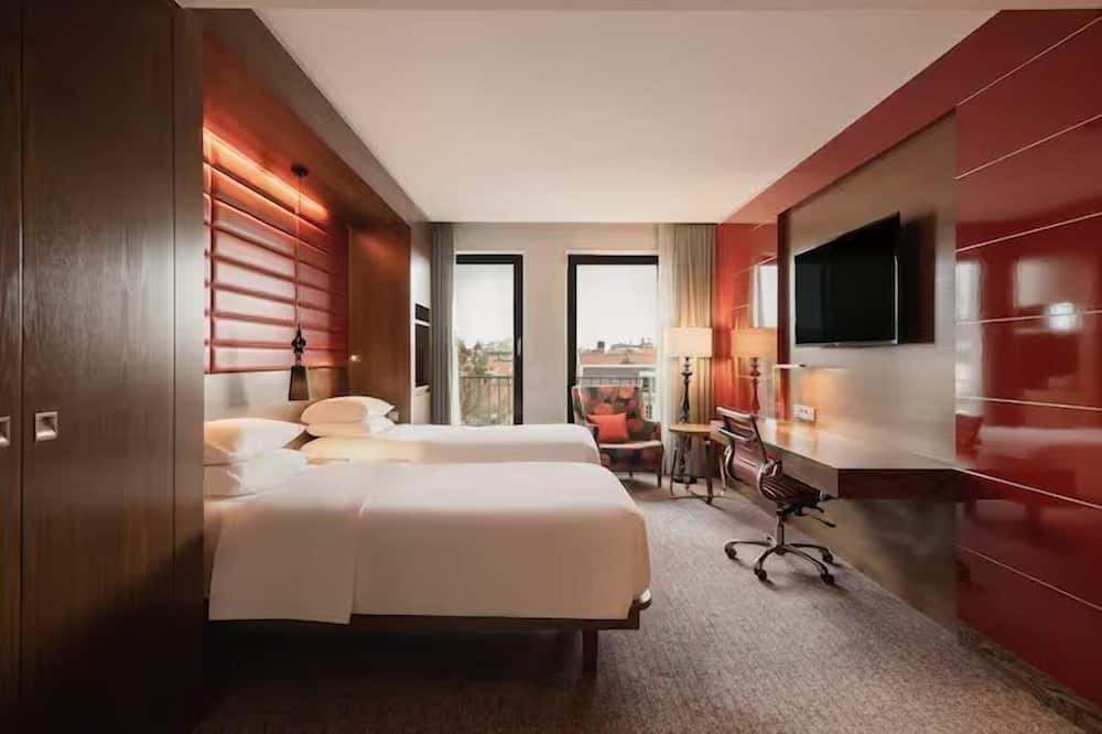 The Hague Center House | Experience Comfort, and Discover Joy! 2 Relaxing Units, Pets Allowed!