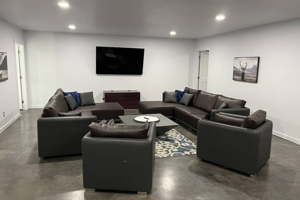 Sicamous House | 3 bedroom 2 bathroom with separate entrance and gear drying room.