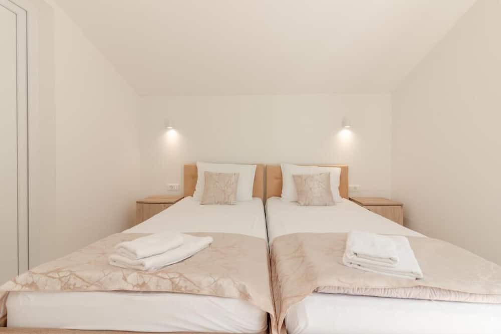 Ohrid Villa | Deluxe Double Room with Side lake View