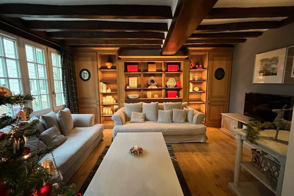 Fontevraud-l'Abbaye House | Charming 2-bedroom house nestled in the heart of a picturesque French village