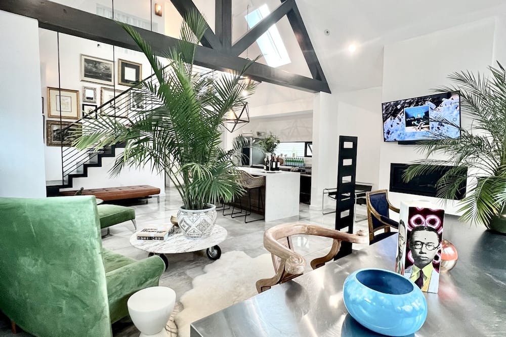 Keego Harbor House | Charming 3-bedroom house in welcoming Keego Harbor with WiFi, AC, lake access