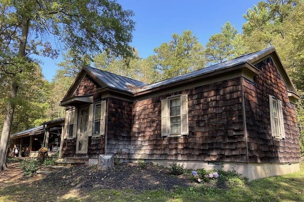 South Boston Cabin | Serene lake cabin