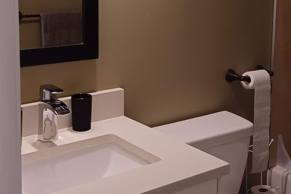 Port Moody Apartment | Quiet apartment in beautiful Port Moody