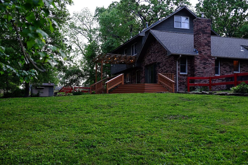 Benton County House | Scarlett Manor: Your Exclusive Escape & Event Oasis - Tailored to You!