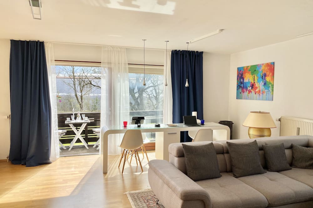 Ebersberg District Apartment | Stilvoll Eingerichtete Wohnung, Messe/münchen/airport/therme Erding/natur