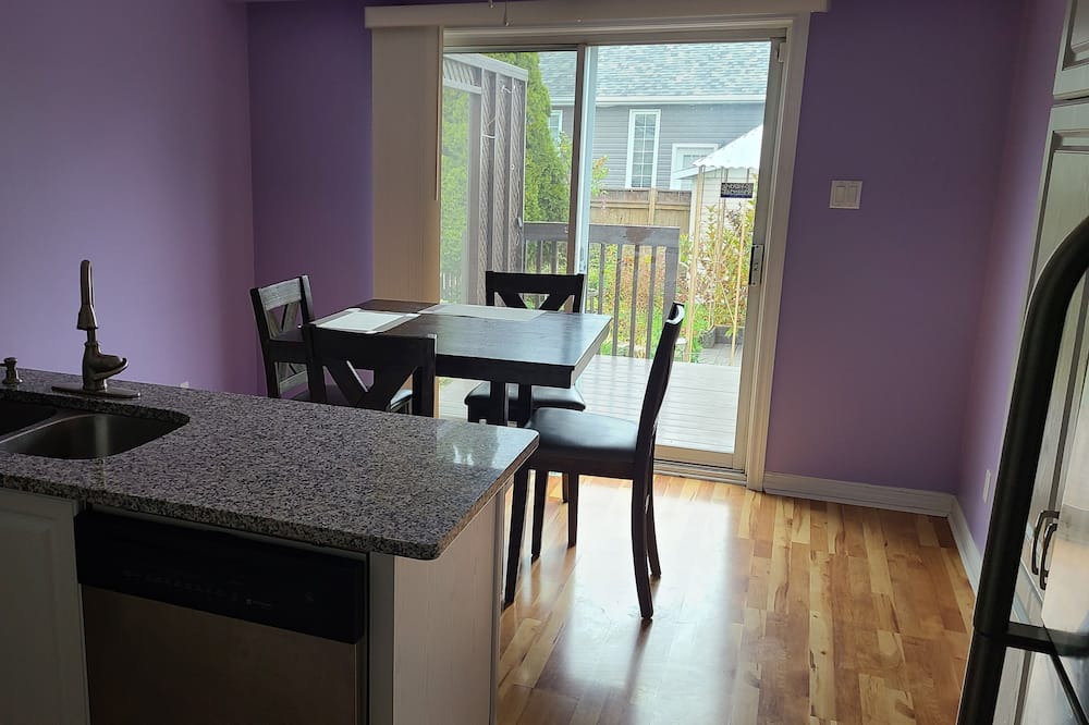 Orleans Village - Chateauneuf House | Beautiful spacious house in Ottawa