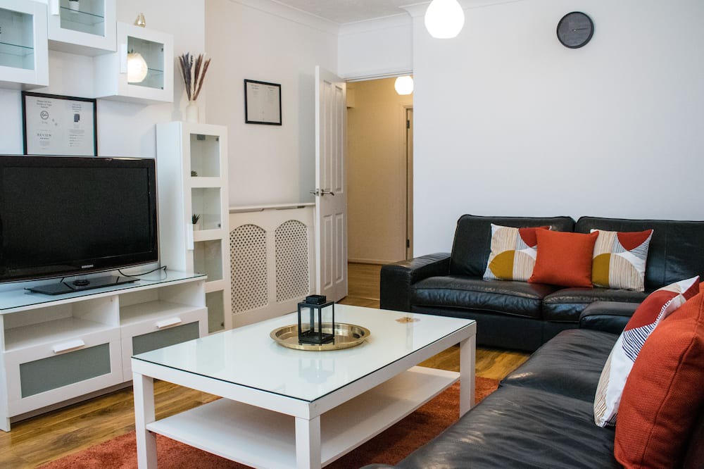 North End Apartment | Charming 2-Bed Fully Furnished Apartment in London