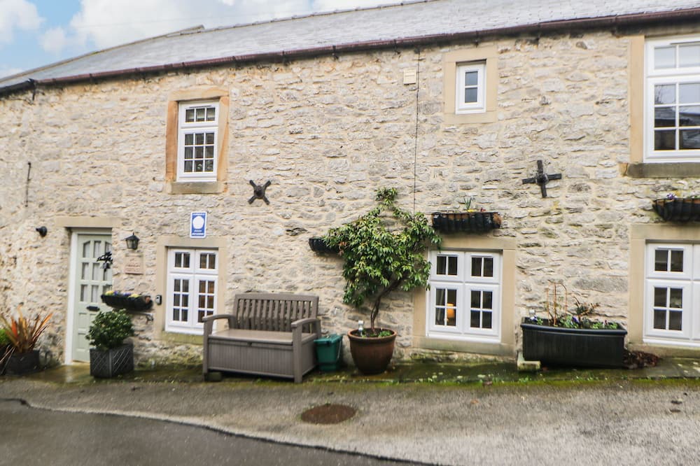 Great Longstone Cottage | HARROW COTTAGE, family friendly in Great Longstone