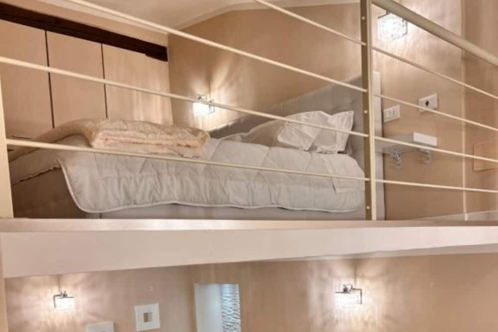 Ponsacco Apartment | Apartment "La Torretta" with Wi-Fi & A/C