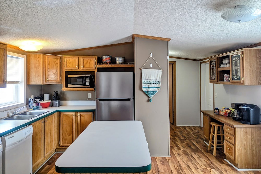 Keith County House | NEW! Cozy 3 Bedroom, Near i80, 107 LnL