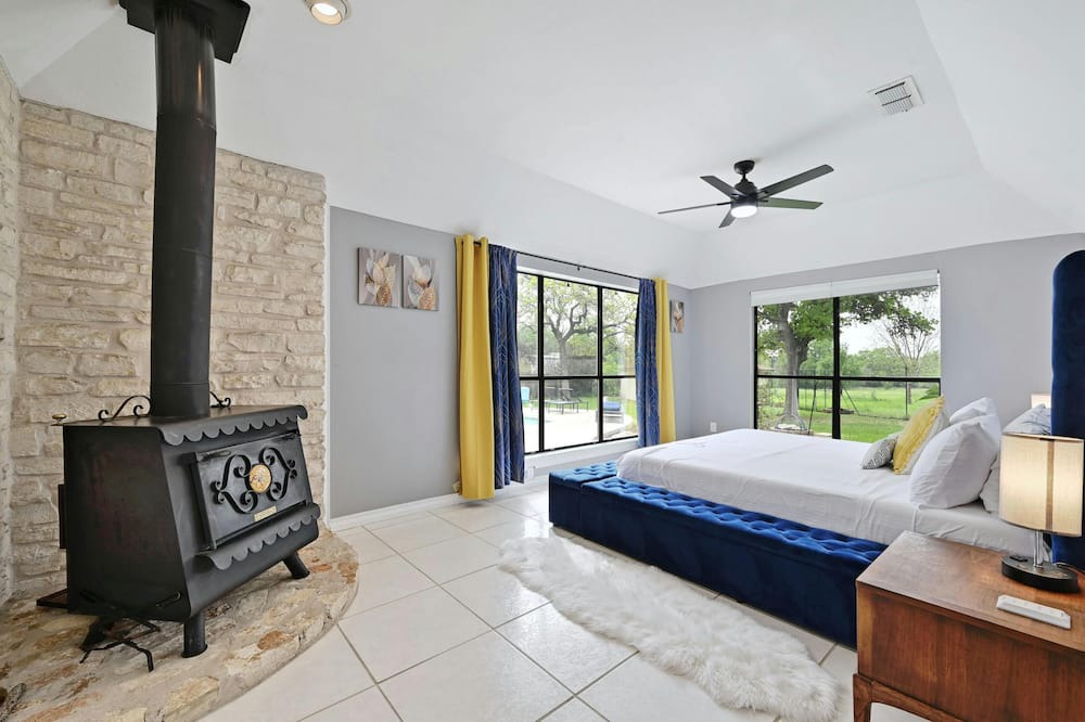 Manchaca House | Manchaca Home with Pool & Spa - Red Door Ranch!