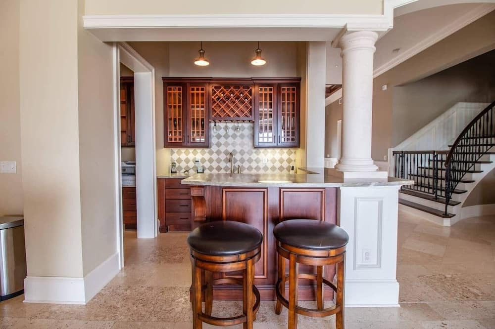 Florida Central Atlantic Coast House | LakeFront Pool Mansion 12 min from Disney!