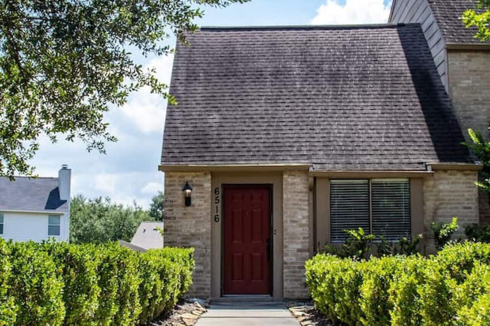 Barker House | Stay a While! 1/1 Corner Twnhme!