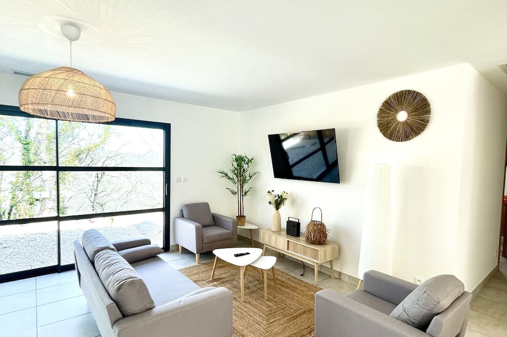 Chauzon Villa | Villa Vaninha Avec Piscine Dans Village Typiquement Ardéchois