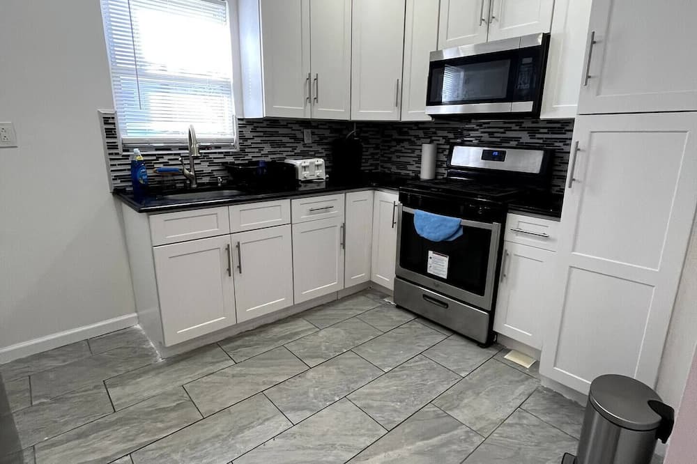 Elmont Apartment | 2 Bedroom Apartment, Near to Belmont race track and UBS