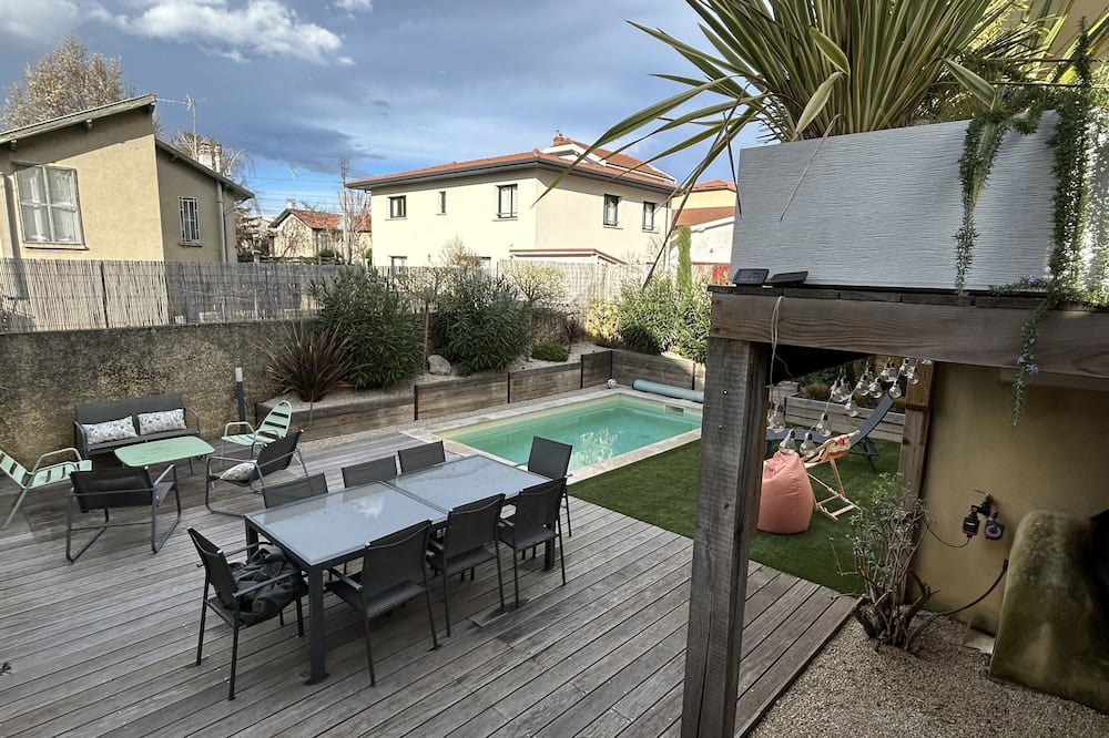 Bron House | Maison Familiale Avec Piscine Proche de Toutes Commodités à 10 min de Lyon !