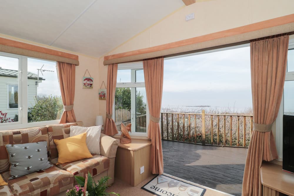 Fiddington Cottage | BAYVIEW 22, pet friendly, with a garden in West Quantoxhead